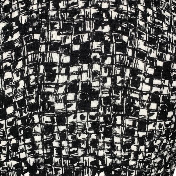 Ann Taylor Women's blouse Size Small Black and White Abstract Print Button Down - Picture 6 of 9